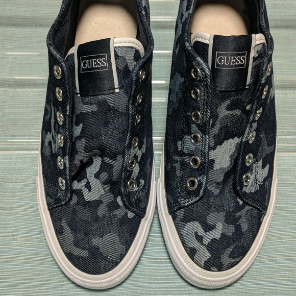 Guess GW Gelise Camo Sneakers Size 8 - Picture 3 of 9